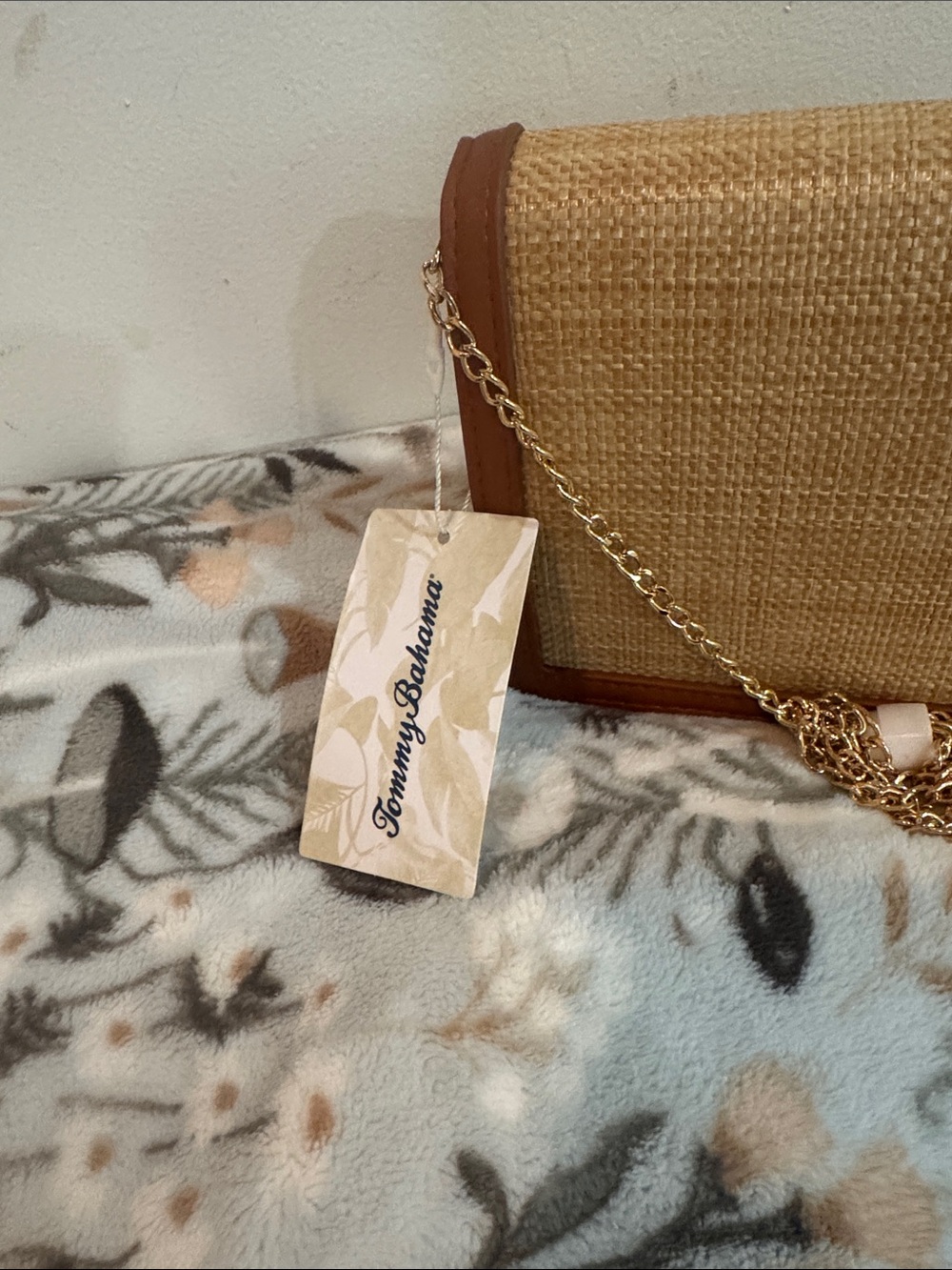 Tommy Bahama Straw Clutch with Brown Trim and Gold Buckle - Picture 4 of 10